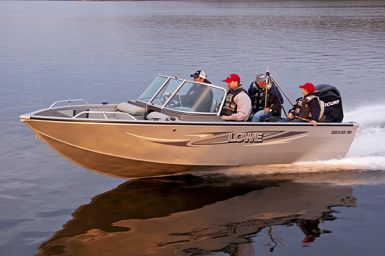 The definition of an outboard motor is a detachable engine mounted on outboard brackets on the stern of your boat.  This configuration will have only one single engine.