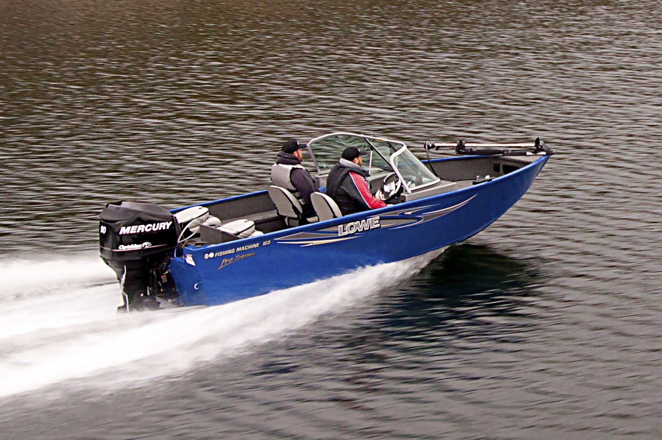 The definition of an outboard motor is a detachable engine mounted on outboard brackets on the stern of your boat.  This configuration will have only one single engine.