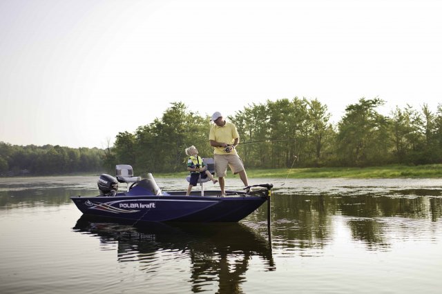 The definition of an outboard motor is a detachable engine mounted on outboard brackets on the stern of your boat.  This configuration will have only one single engine.