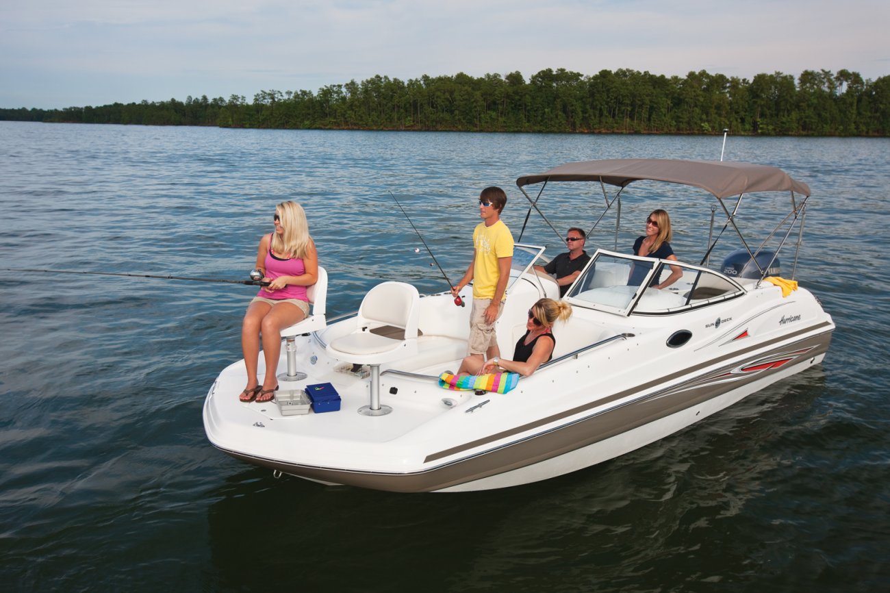 The definition of an outboard motor is a detachable engine mounted on outboard brackets on the stern of your boat.  This configuration will have only one single engine.