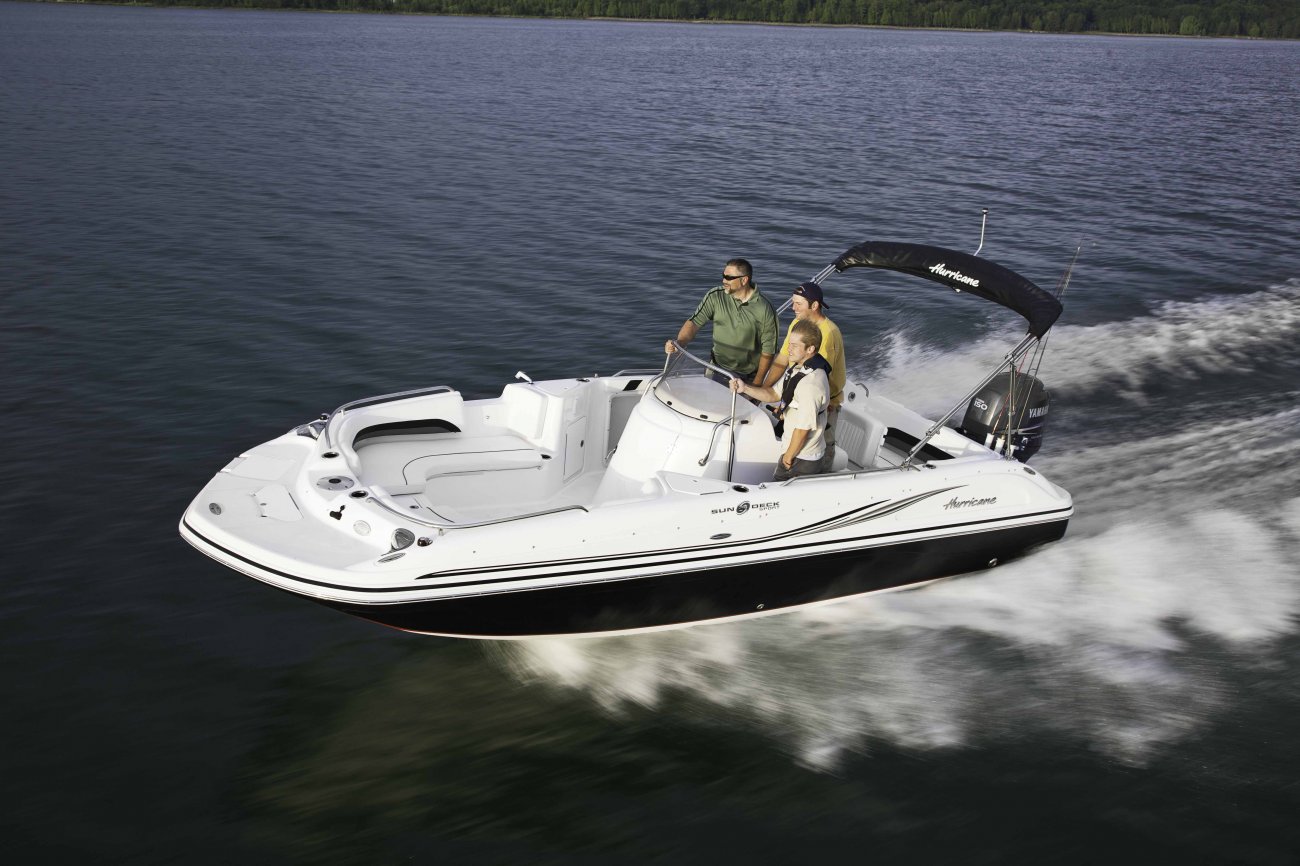 The definition of an outboard motor is a detachable engine mounted on outboard brackets on the stern of your boat.  This configuration will have only one single engine.